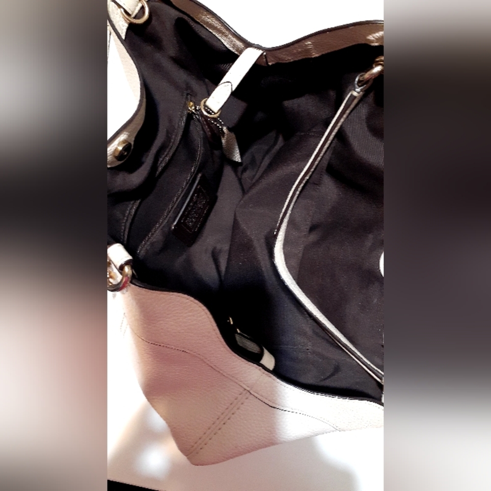 Coach Cream Leather Shoulder Bag - Picture 2 of 15